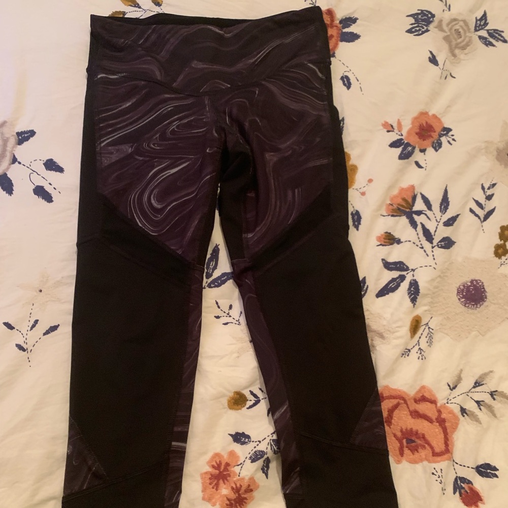 Black Marbled Champion Capri Leggings